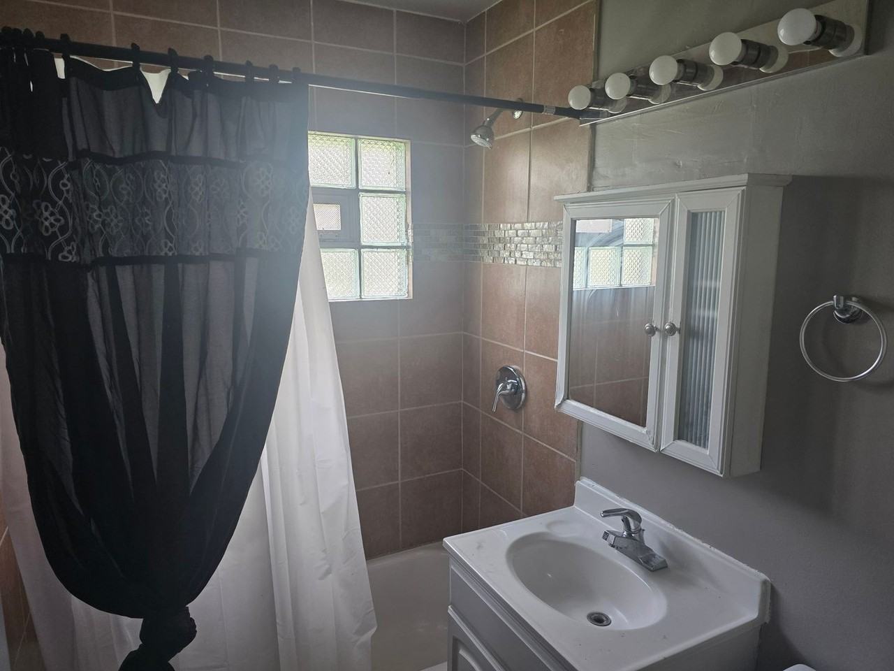 2570 E 23rd Ave - Photo 7 of 9