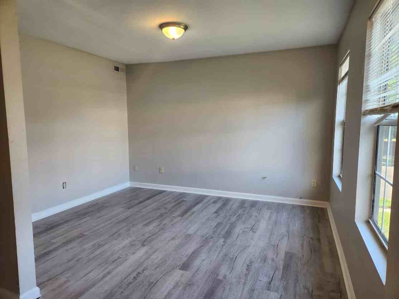 3100 Roanoke Ave - Photo 2 of 12