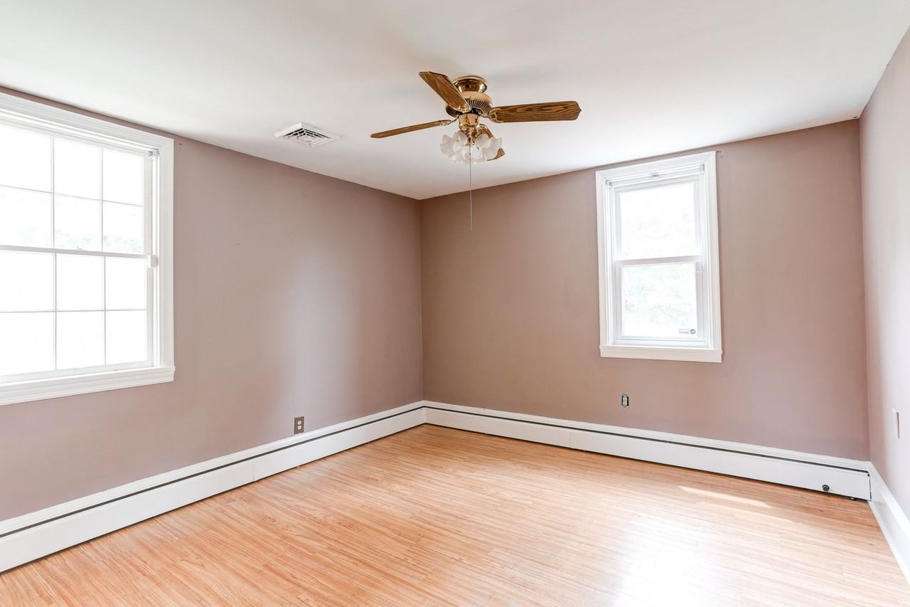 1140 Oyster Mill Rd - Photo 7 of 11