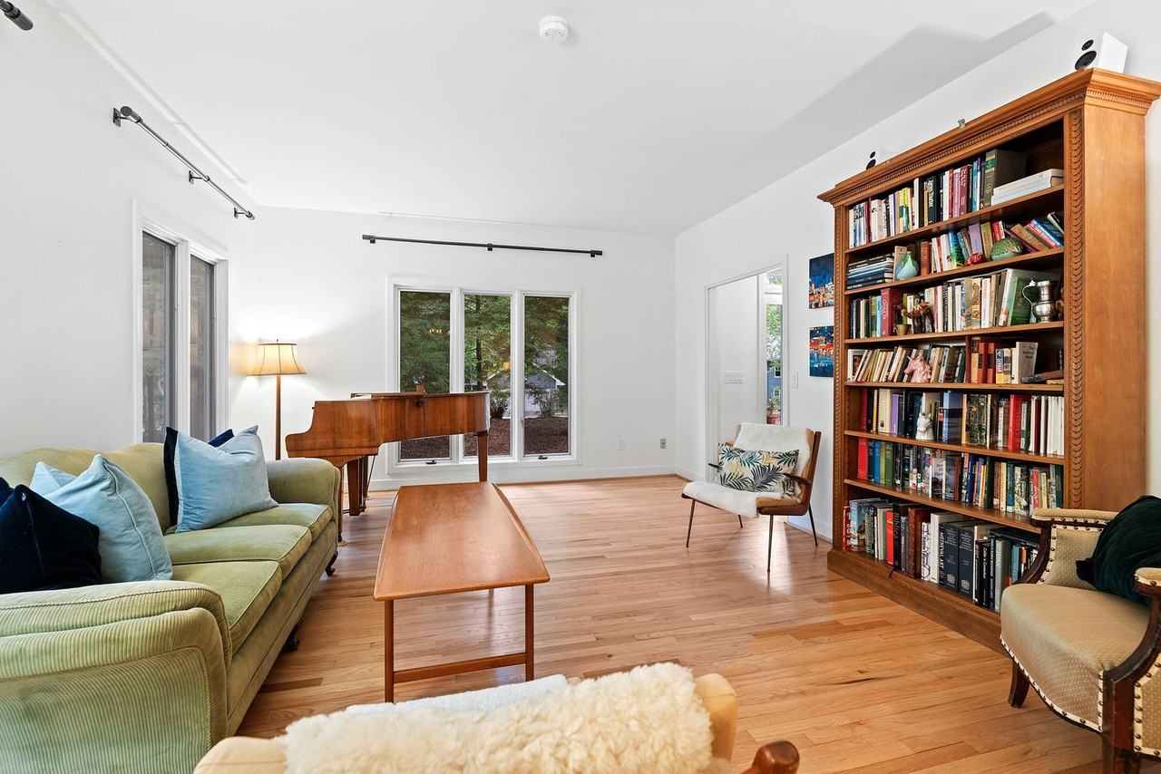 129 Ironwoods Dr - Photo 3 of 26