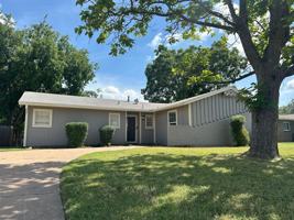 featured image of 3017 Bennett Dr