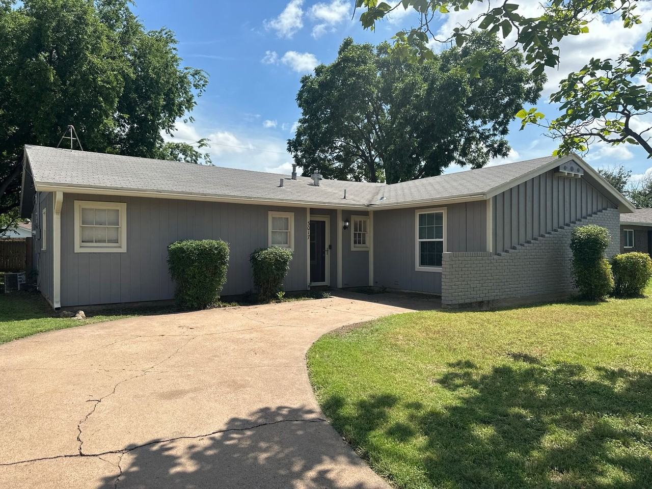 3017 Bennett Dr - Photo 4 of 37