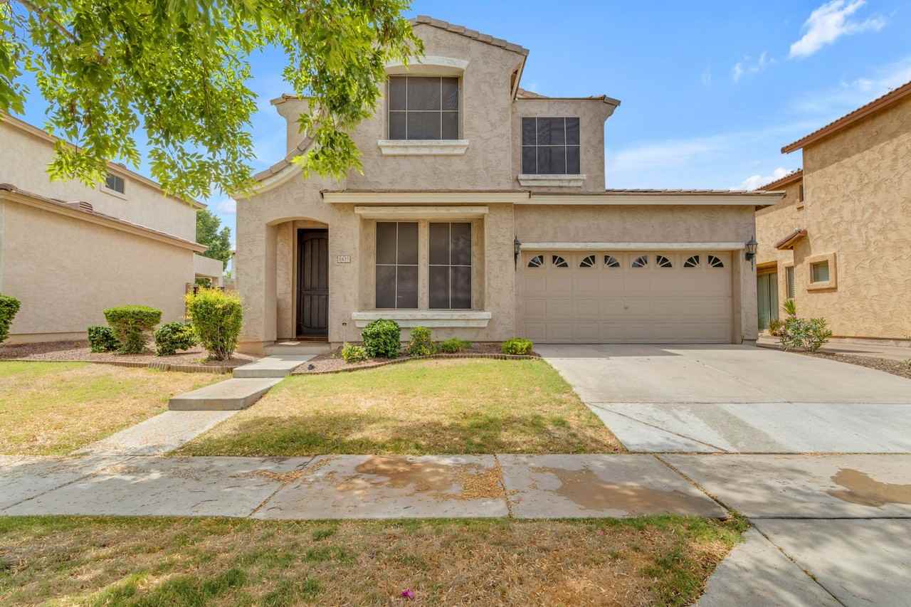 1837 E Pollack St - Photo 2 of 50