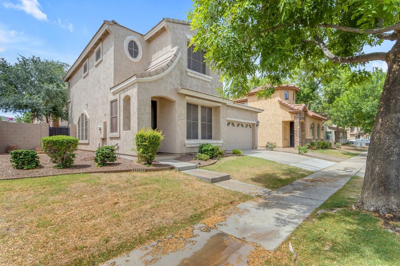 1837 E Pollack St - Photo 3 of 50