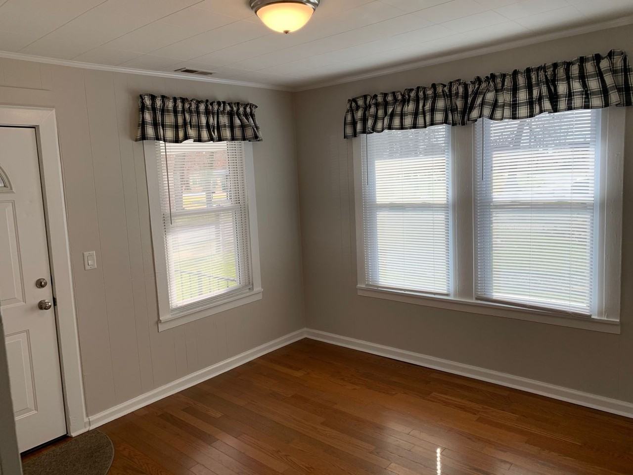 910 Lamont St - Photo 2 of 13