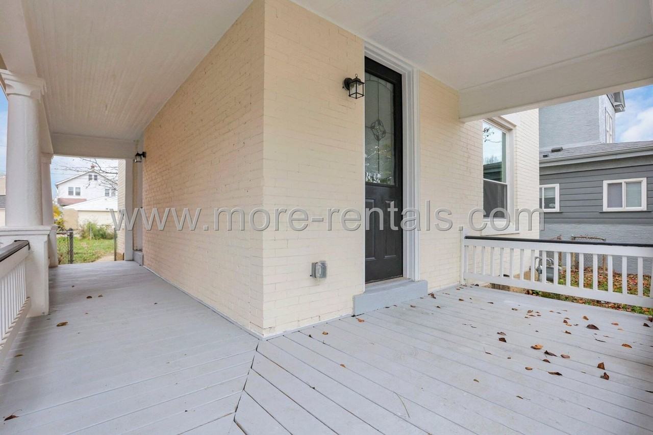 634 E Mithoff St - Photo 2 of 24