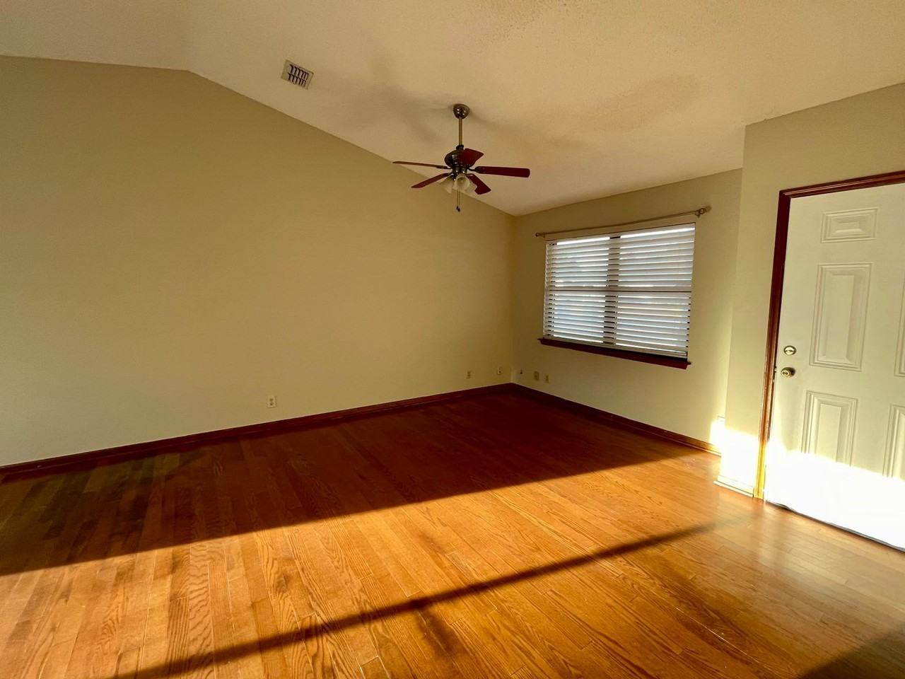 154 Greenacre Cir N - Photo 2 of 13