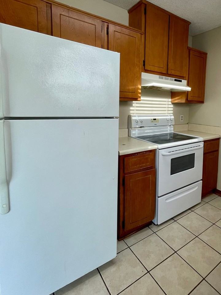 154 Greenacre Cir N - Photo 4 of 13