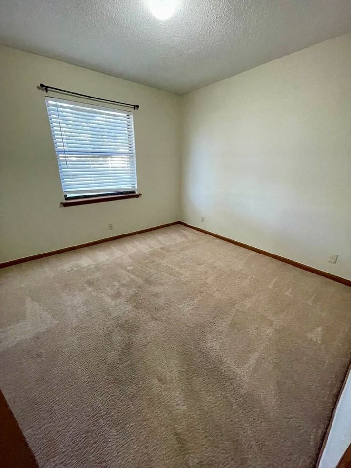 154 Greenacre Cir N - Photo 7 of 13