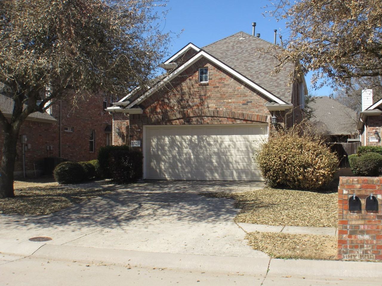 2020 Webb Dr - Photo 2 of 27