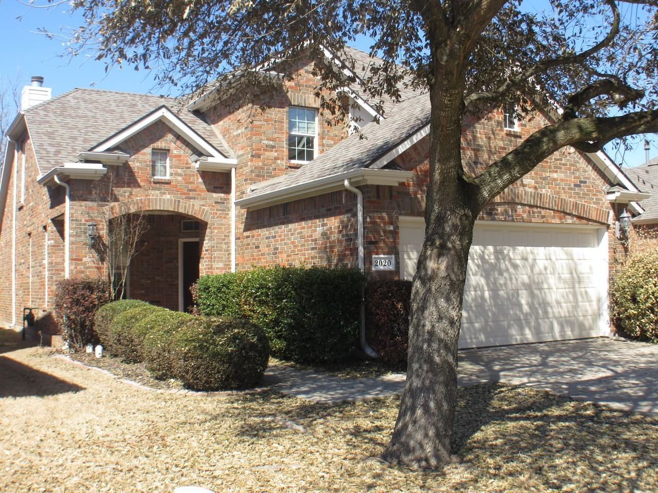 2020 Webb Dr - Photo 3 of 27