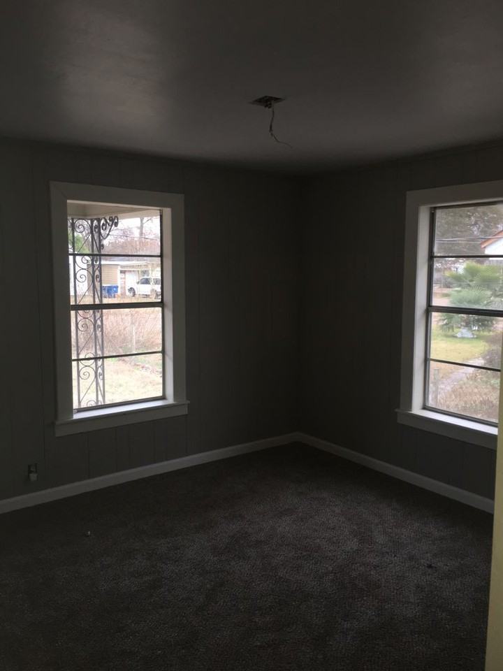 815 Carlisle Dr - Photo 3 of 6