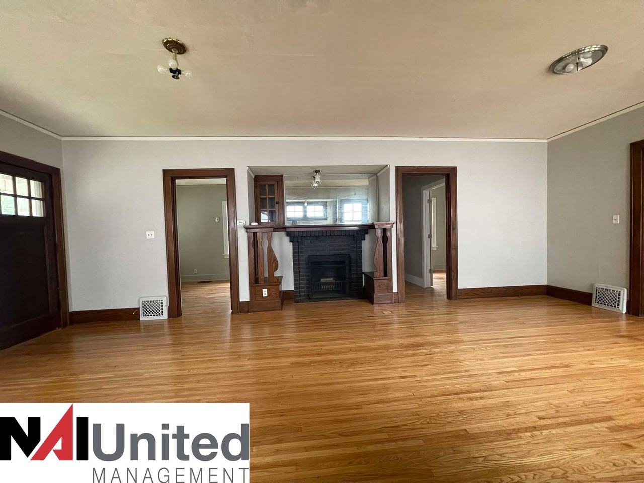 1908 S Cypress St - Photo 3 of 9