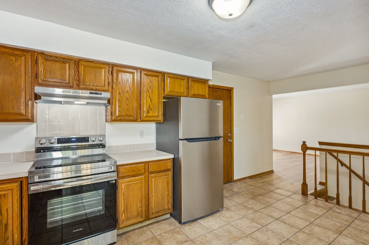 221 N Osage Rd - Photo 5 of 15
