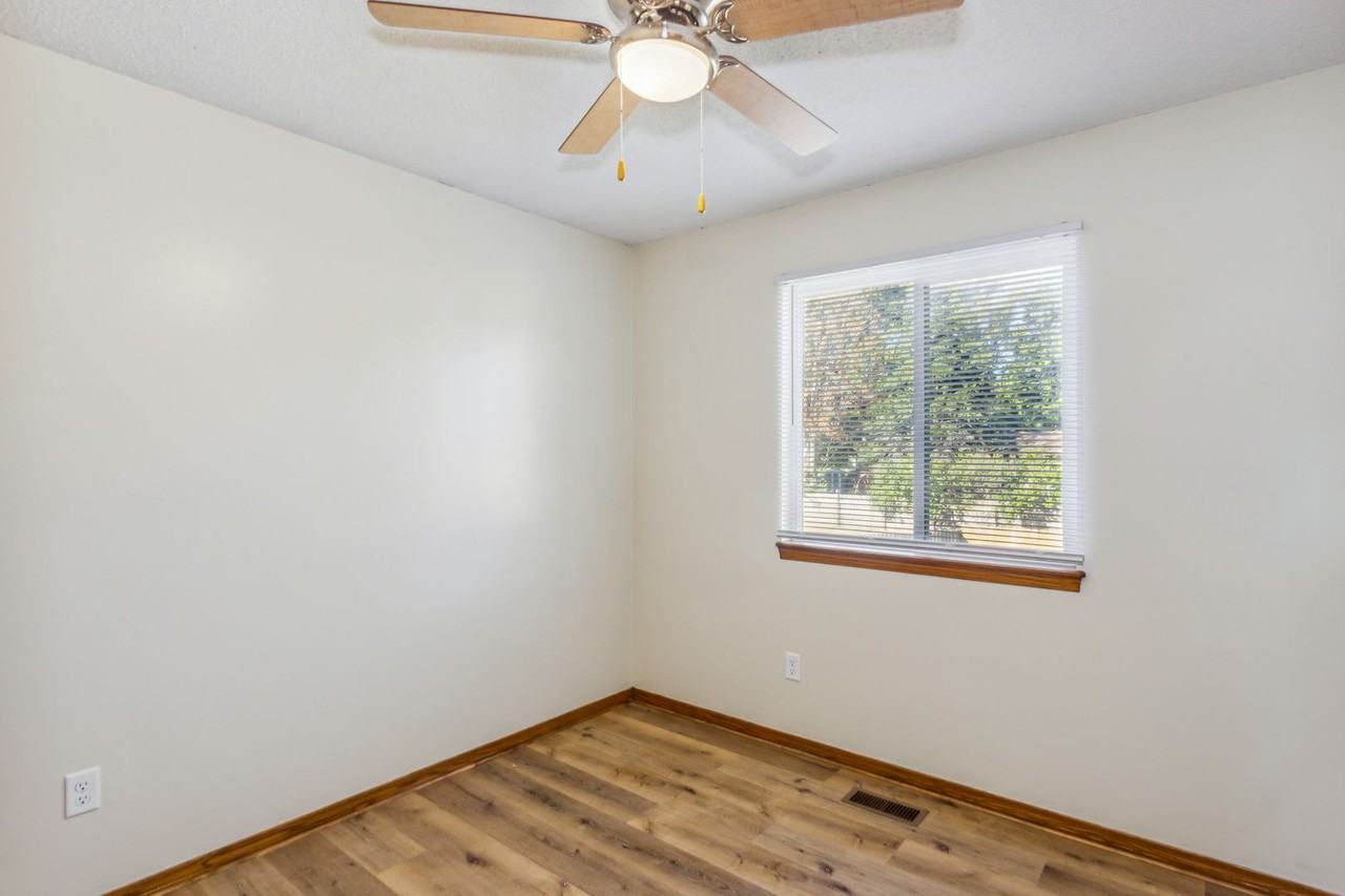 221 N Osage Rd - Photo 6 of 15