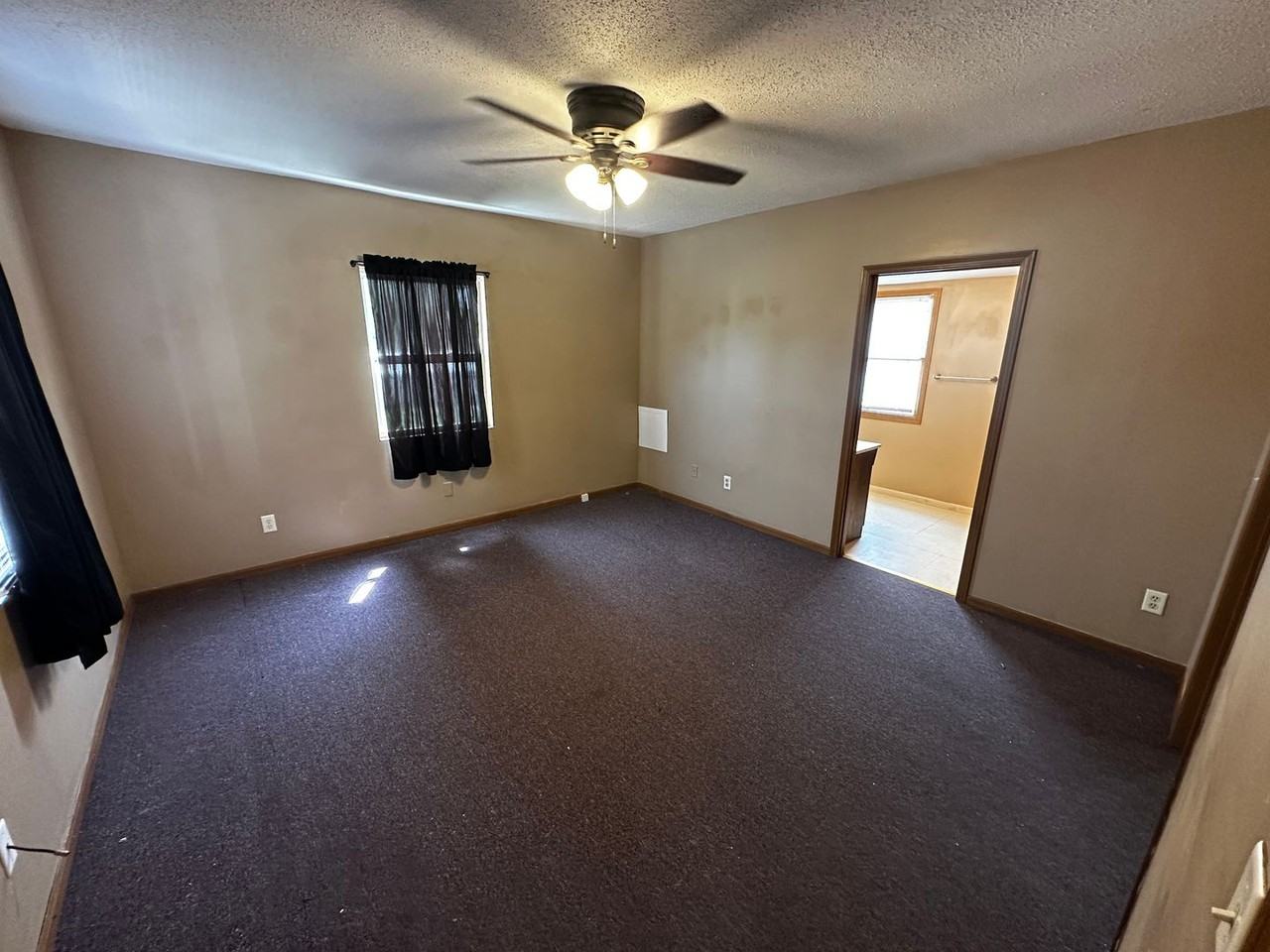 226 E Hyde Park Ave - Photo 3 of 4