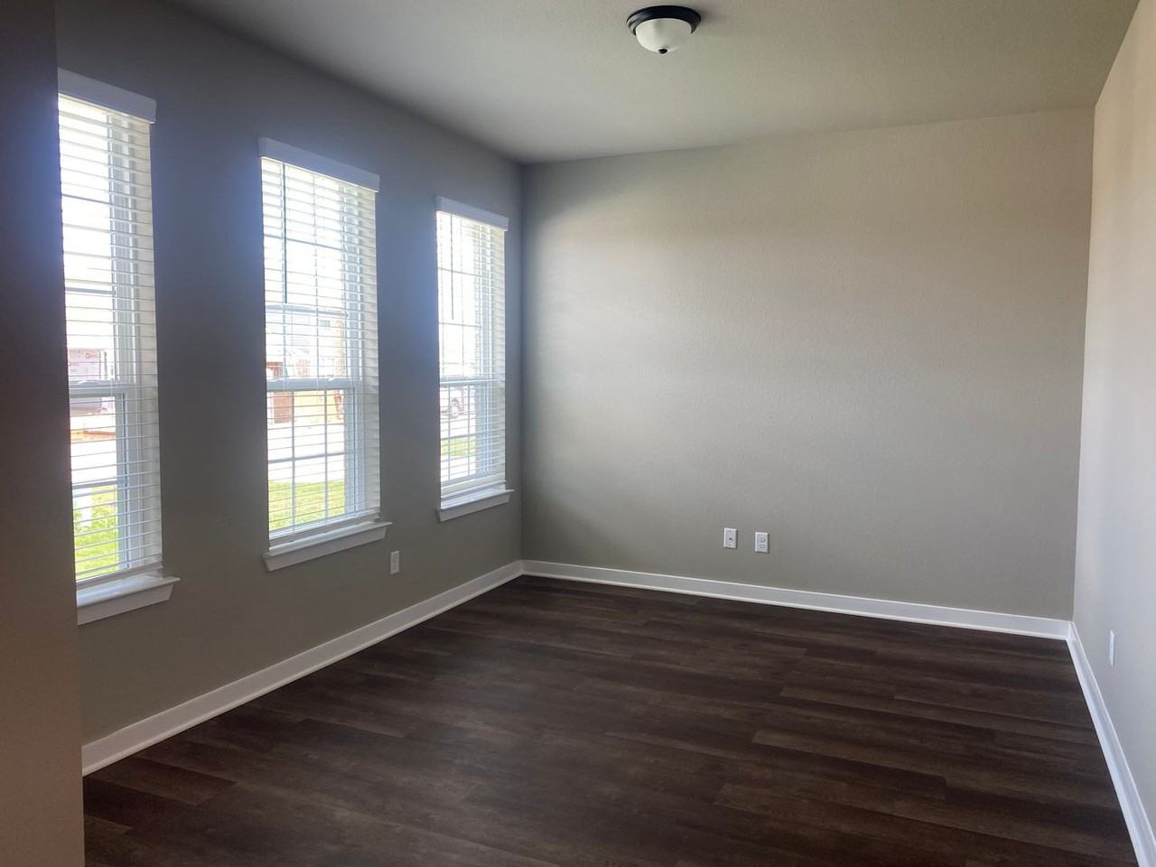 1242 Dowdy Dr - Photo 6 of 23