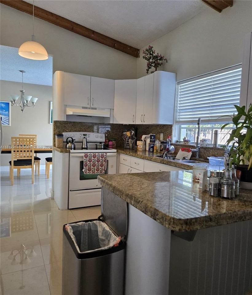 10625 Sw 127th Pl - Photo 2 of 23