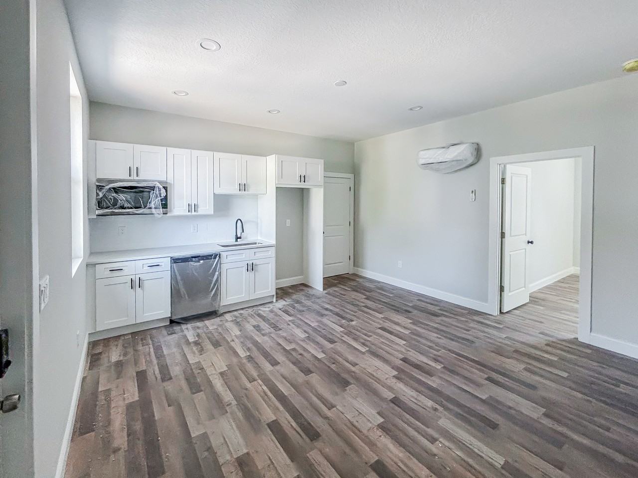 4233 E Curtis St #B - Photo 3 of 6