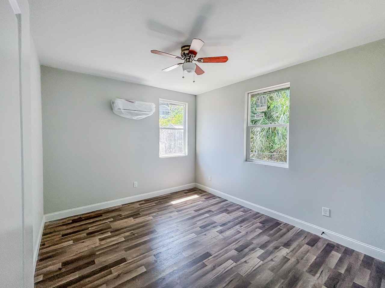 4233 E Curtis St #B - Photo 4 of 6