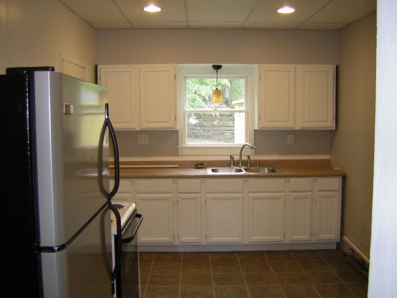 527 Hall Ave #1 - Photo 3 of 4