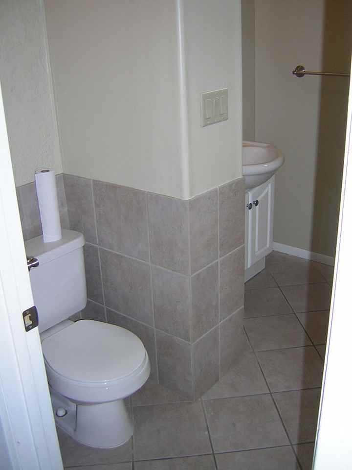 527 Hall Ave #1 - Photo 4 of 4