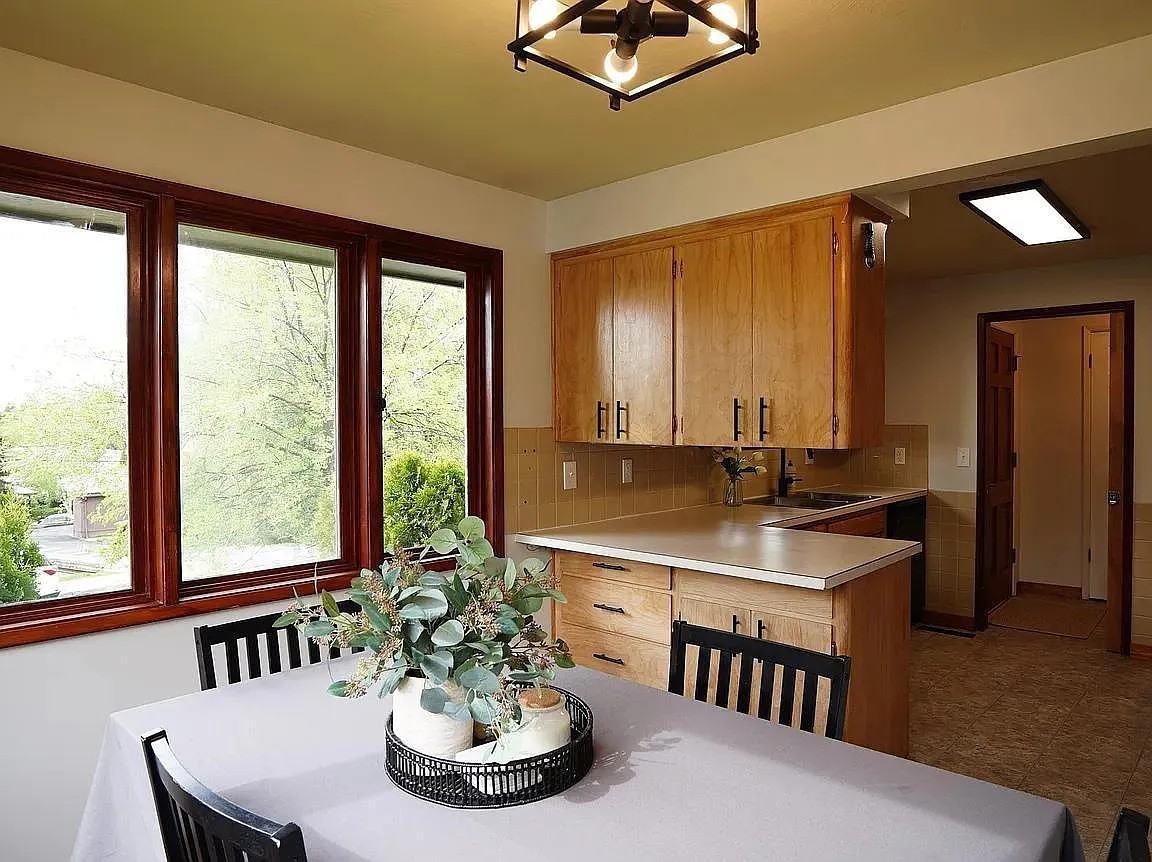 232 Nw Timothy St #NA - Photo 3 of 17