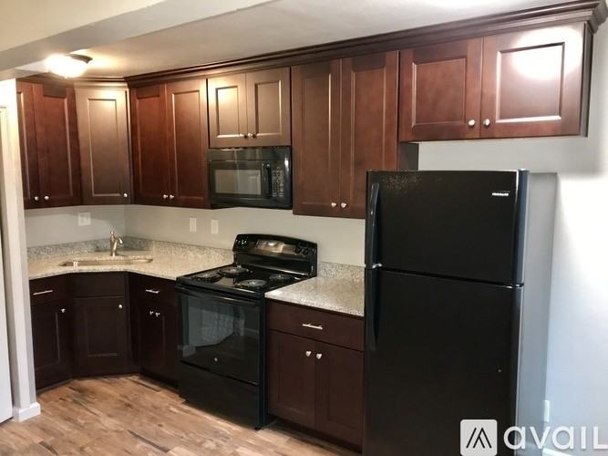 830 W 26th St #2 - Photo 3 of 10