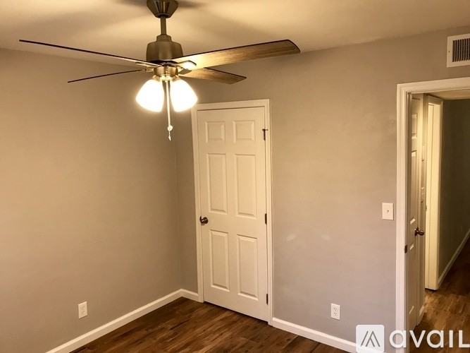 830 W 26th St #2 - Photo 5 of 10