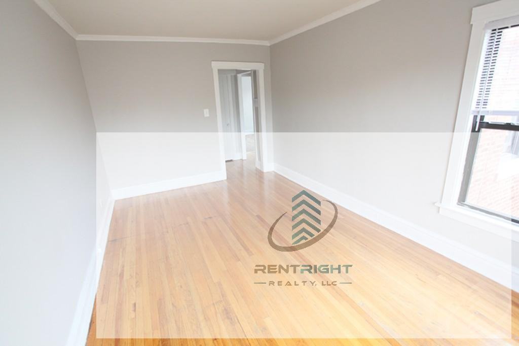 1706 W Albion Ave #3E - Photo 2 of 8