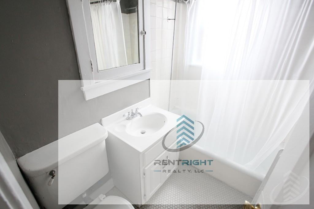 1706 W Albion Ave #3E - Photo 5 of 8