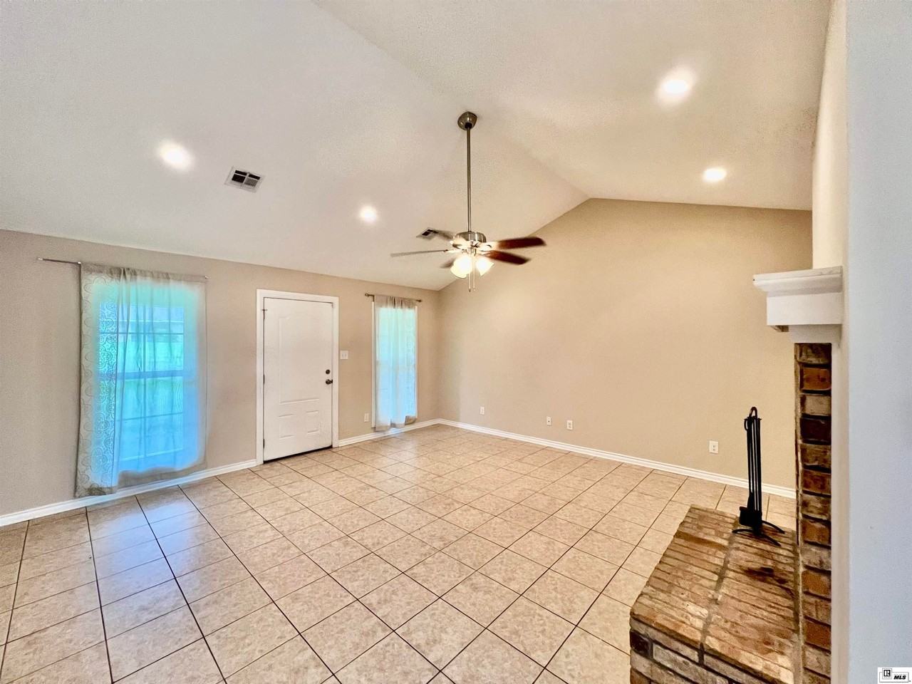 106 Revere Rd - Photo 3 of 13