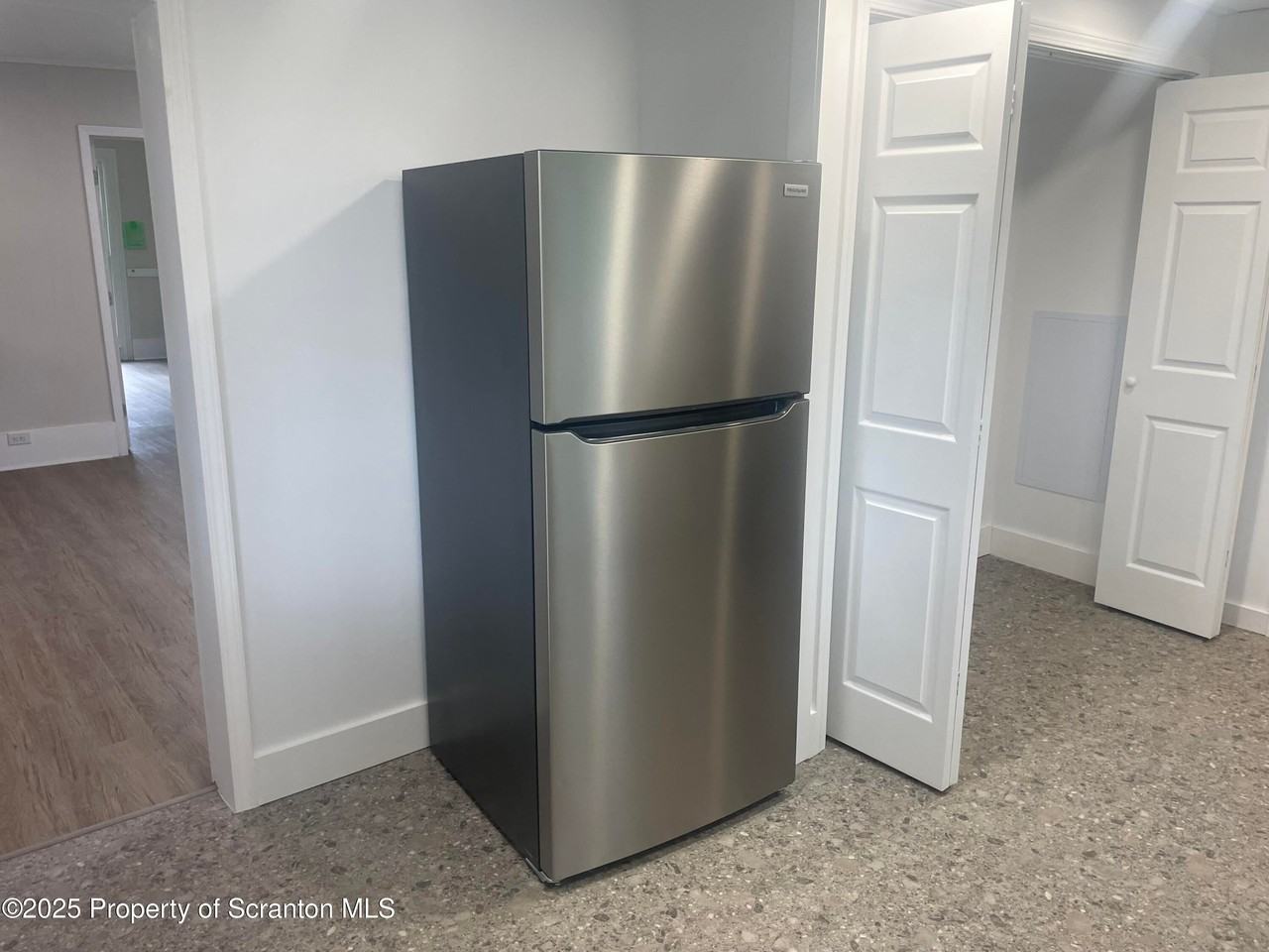 194 Grow Ave - Photo 7 of 26