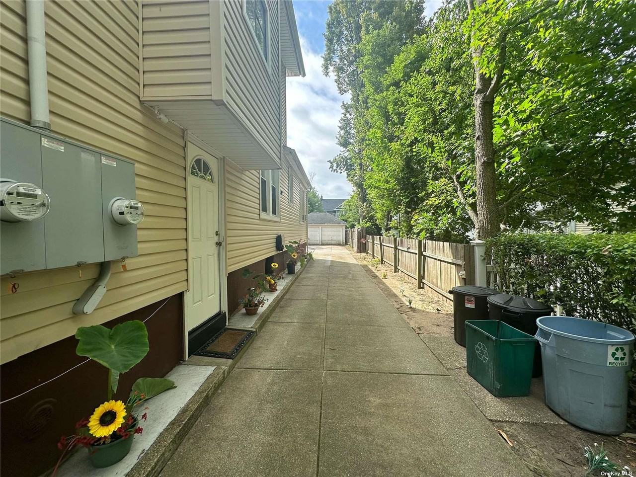 44 Sherman St - Photo 2 of 9