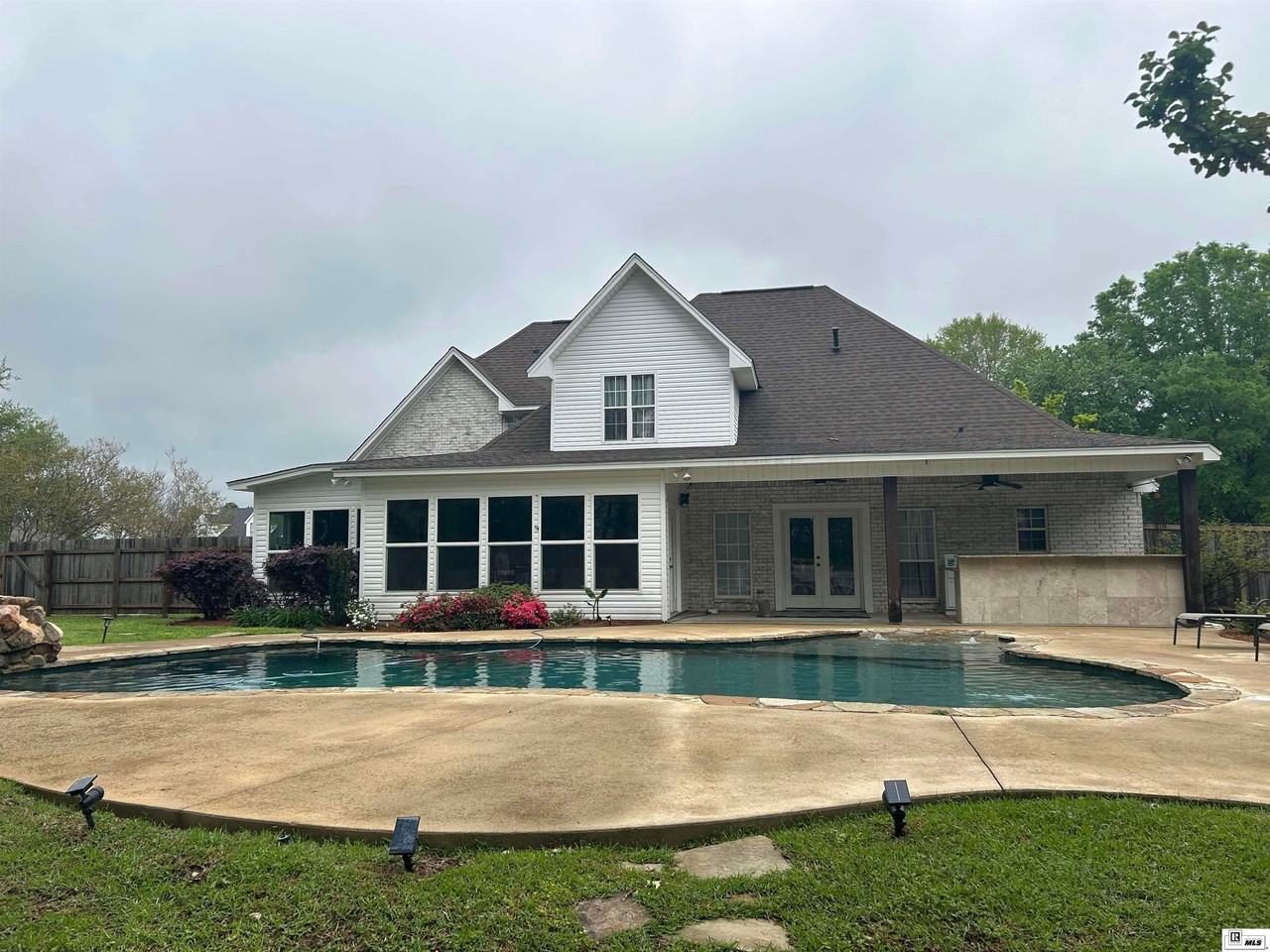 1415 Frenchmans Bend Rd - Photo 2 of 45