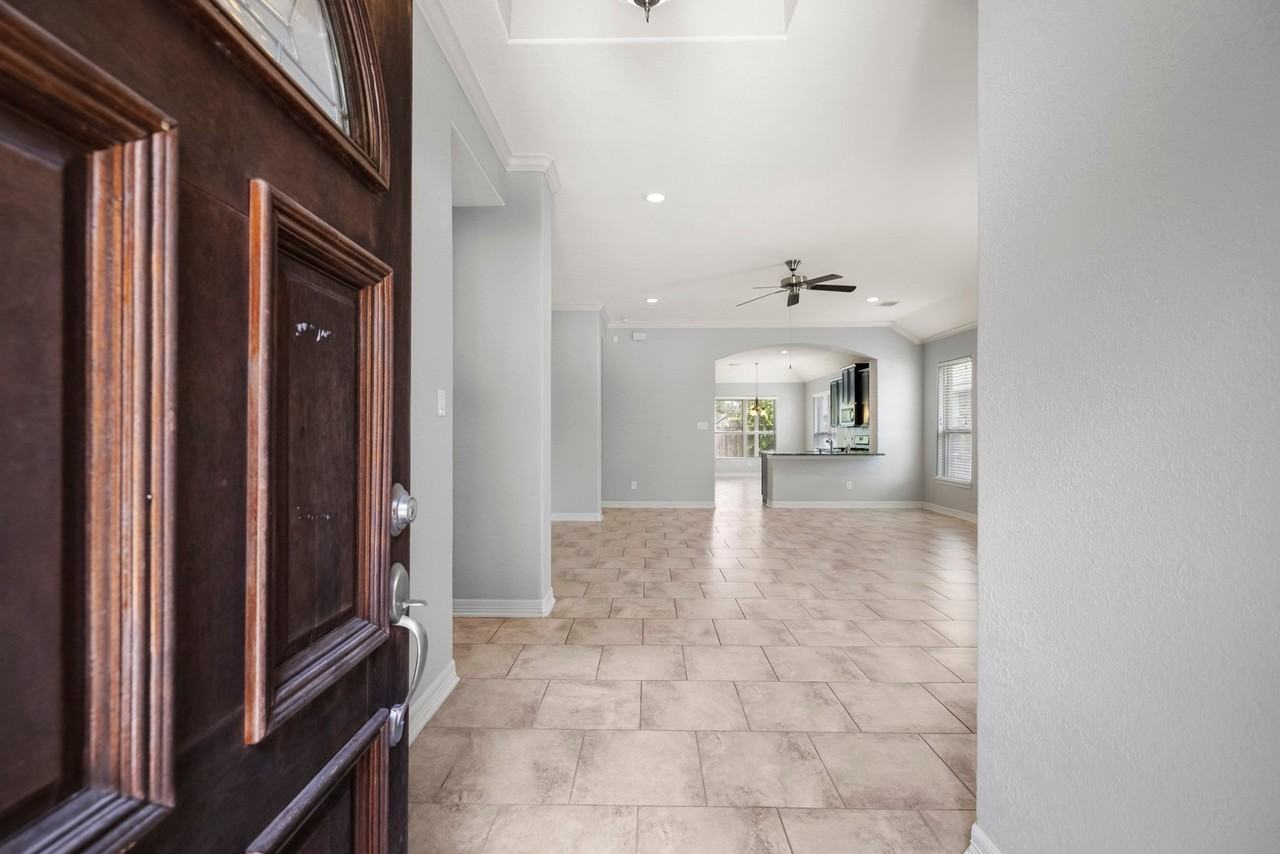 5814 Dayln Ct - Photo 3 of 27