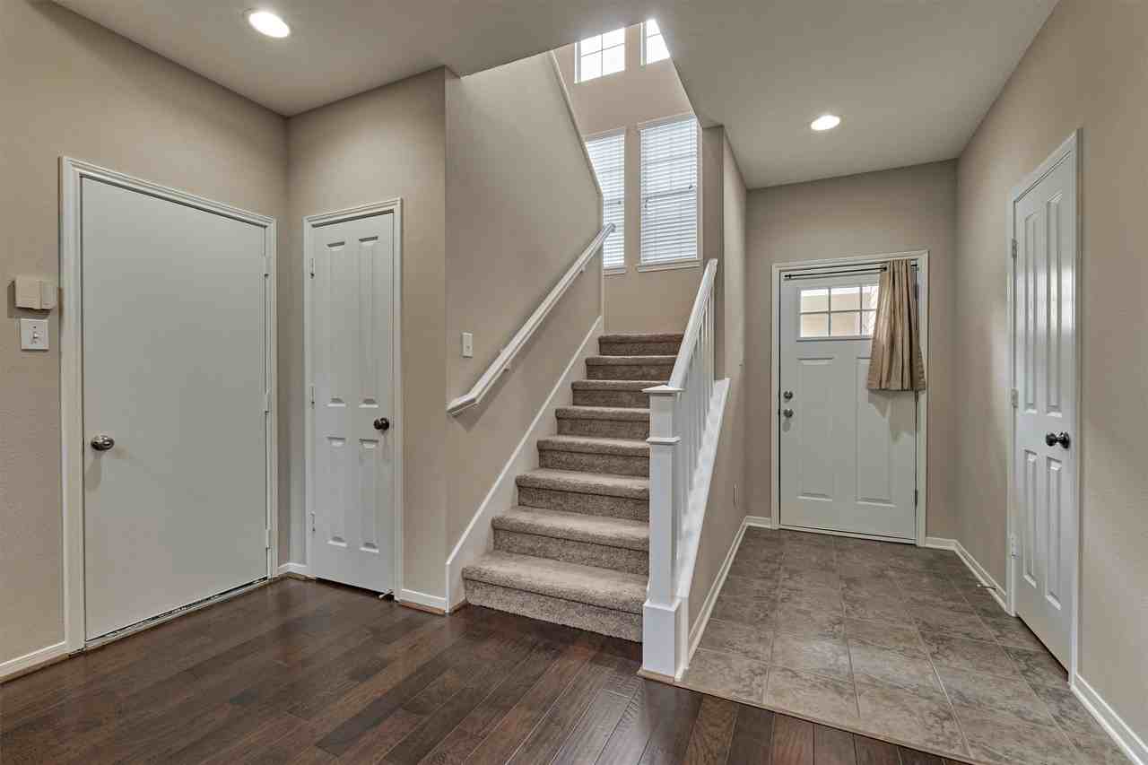 83 Woodlily Place Place - Photo 4 of 35