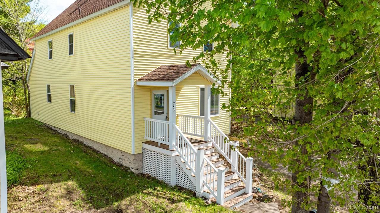 943 S Lincoln Dr - Photo 2 of 50