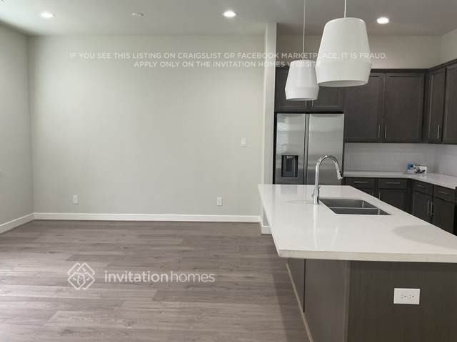 10518 Executive Lake Dr - Photo 3 of 12