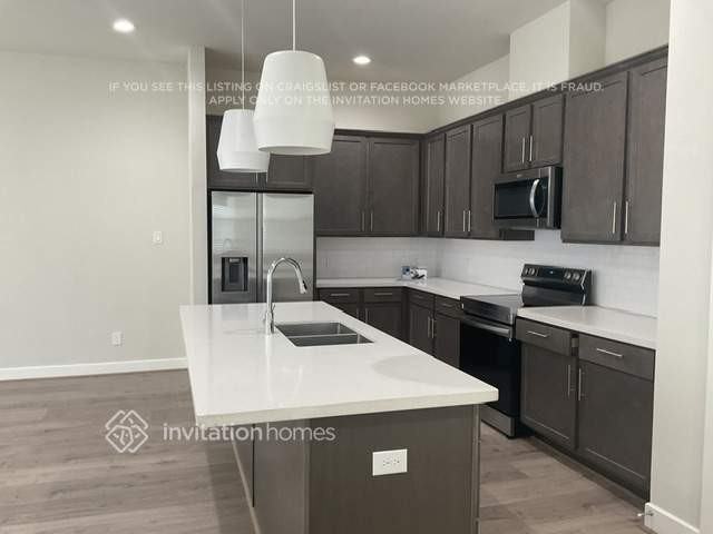 10518 Executive Lake Dr - Photo 4 of 12