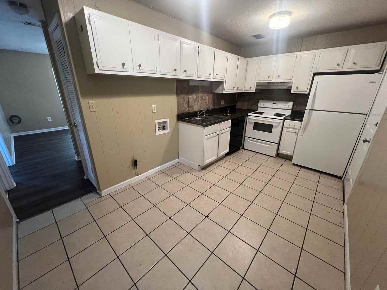 5470 Lexington Rd - Photo 5 of 7