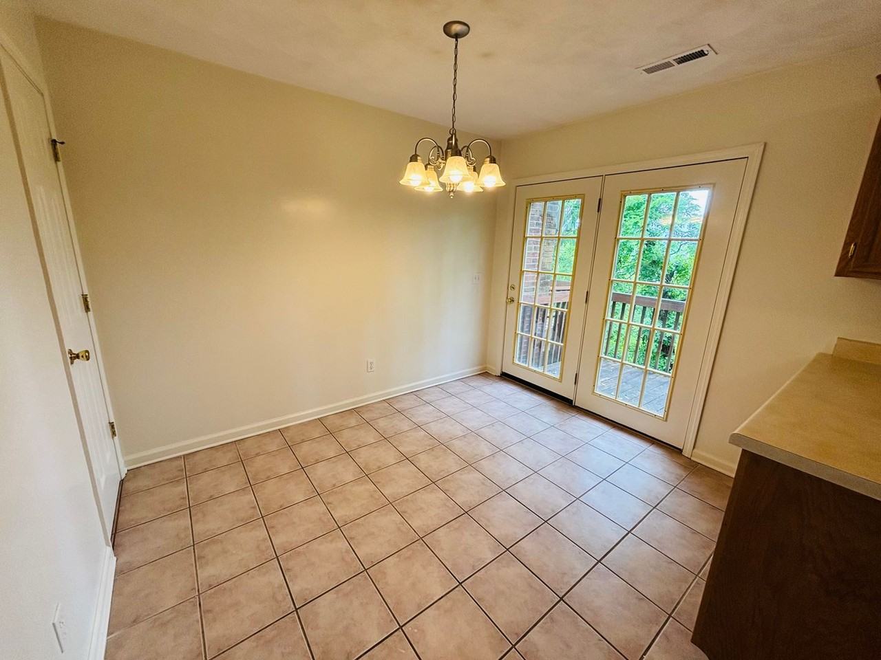 765 E Main St - Photo 5 of 15