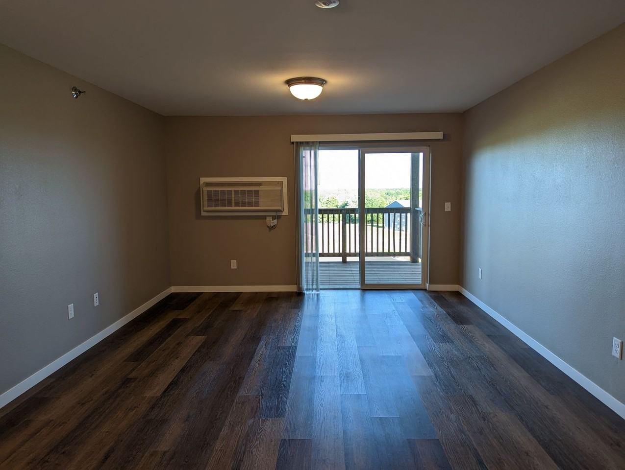 Ridgeview Apartments - Photo 4 of 38