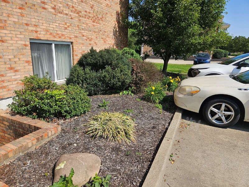5385 Camelot Dr #1D - Photo 3 of 19