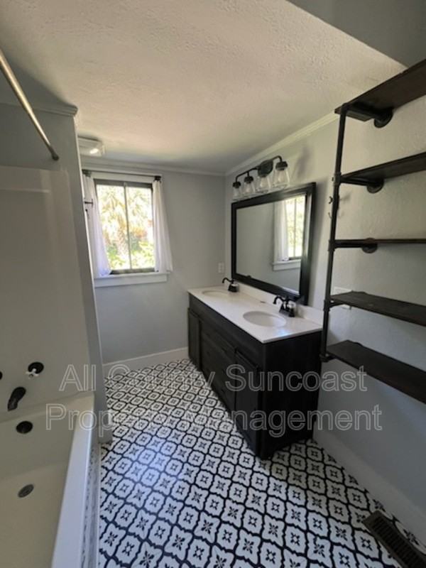 420 Magnolia St - Photo 7 of 12