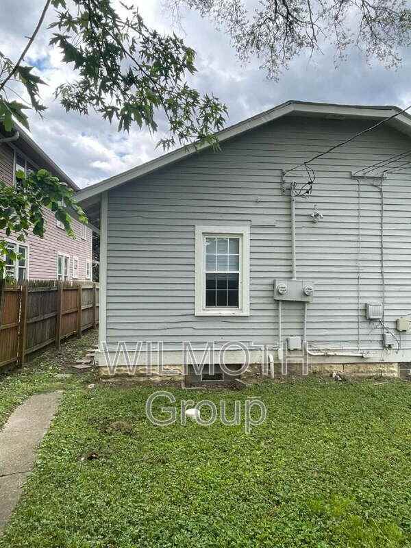 1221 N Oxford St - Photo 2 of 16