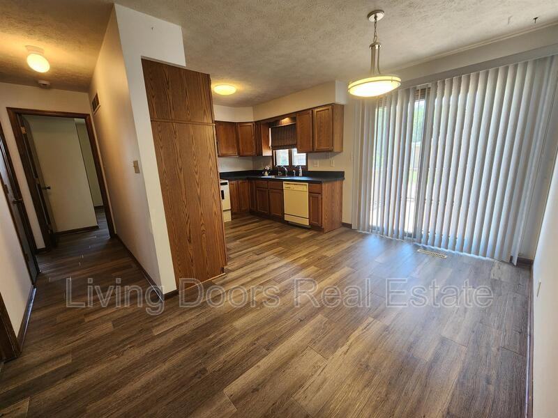 1710 Eastridge Ave - Photo 3 of 21