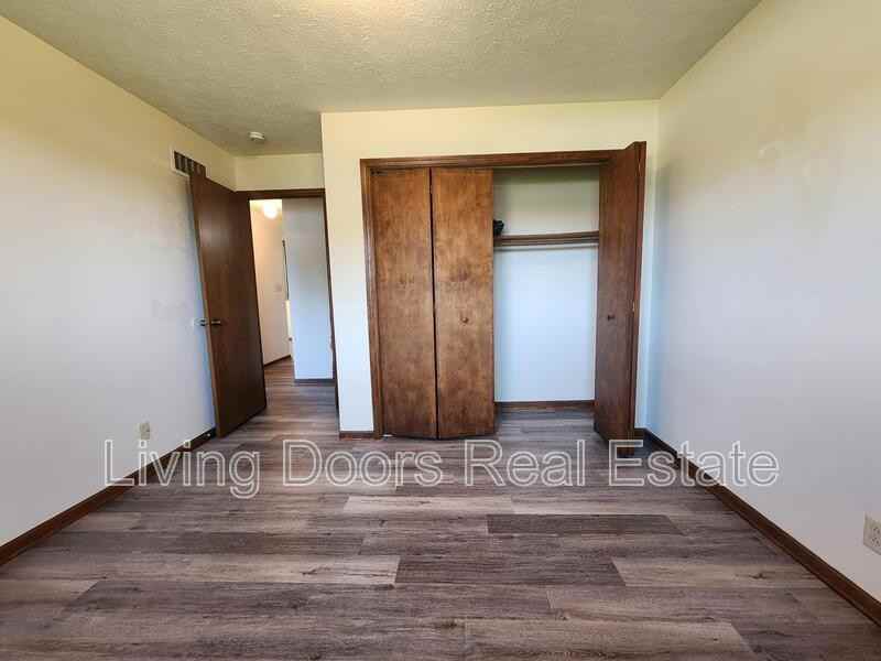 1710 Eastridge Ave - Photo 6 of 21