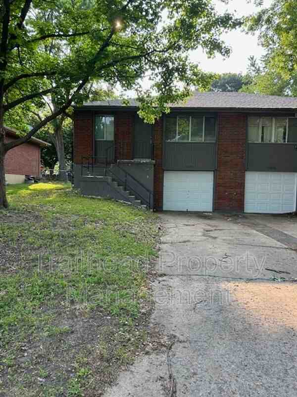 1024 Sw Kingscross Rd - Photo 2 of 14