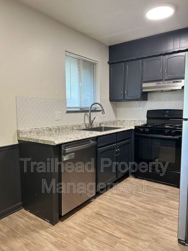 1024 Sw Kingscross Rd - Photo 3 of 14